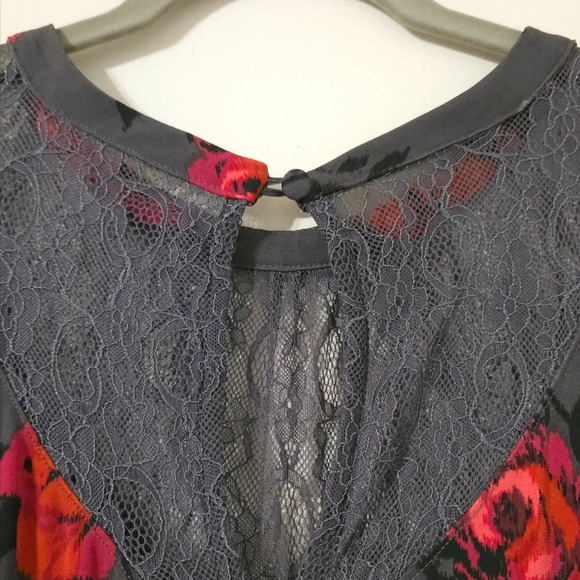 TORRID Studio Knit Lace Inset Short Flutter Sleeve Peplum Top, Dark Floral, 1 1X - Picture 9 of 16